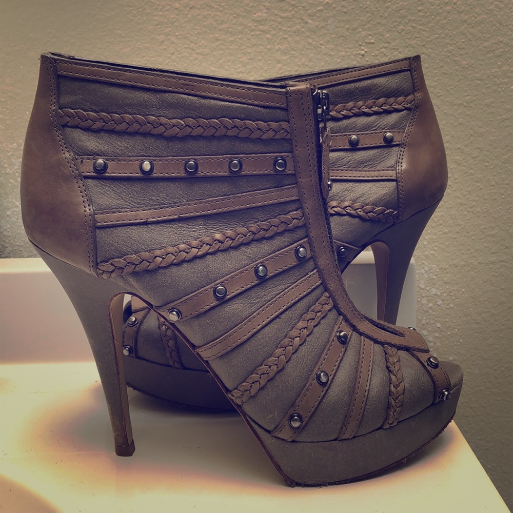 BCBG MAXAZRIA leather stiletto booties!